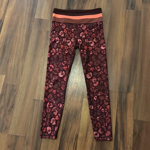 Athleta Burgundy Leopard Print Elation Abstract 7/8 Gym Fitness Leggings Size S - Picture 2 of 11
